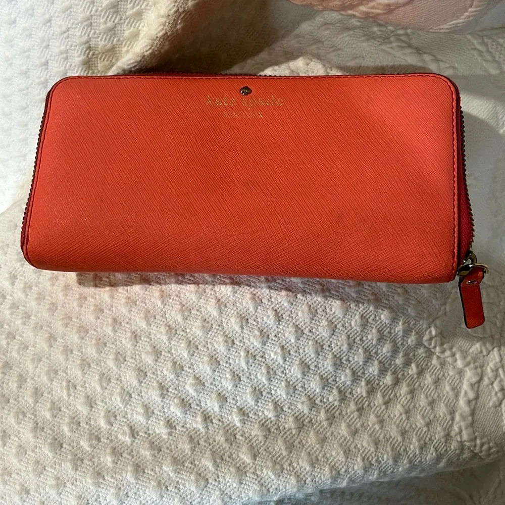 Kate Spade large‎ zip up wallet